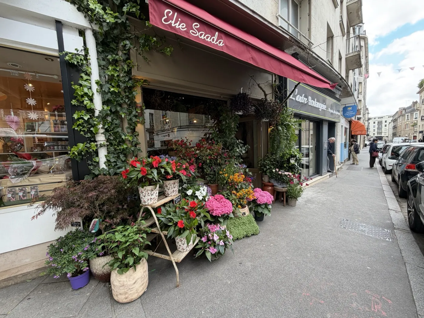 A flower shop leaning against a bakery on a Nantes street